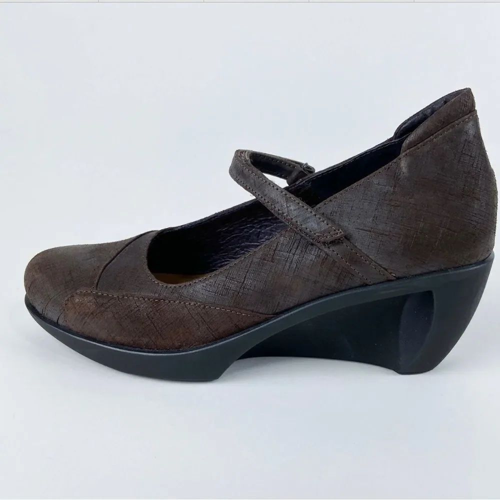NEW Naot Women's Day Wedge Pump Mary Jane Comfort Shoe Mine Brown Leather 9.5